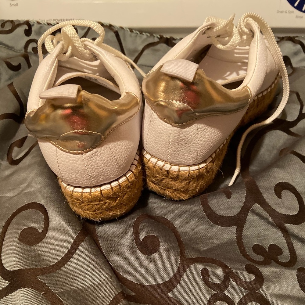 Shoe - Picture 3 of 3